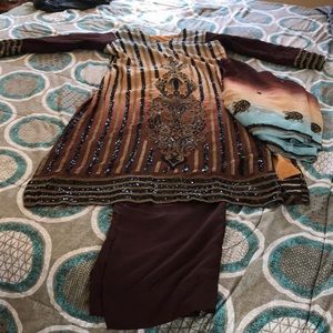 Pakistani Shalwar Kameez